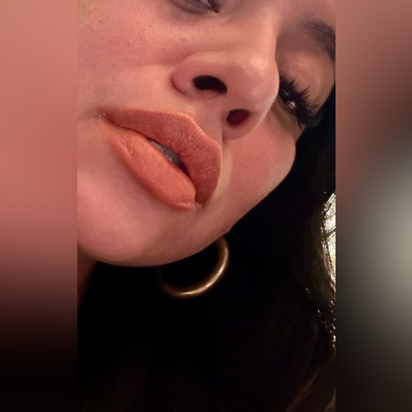 LIBRA LYNN BUNDLE✨ JEFFREE STAR COSMETICS
Velvet Trap Lipstick (TWO LIPSTICKS) - Picture 2 of 7